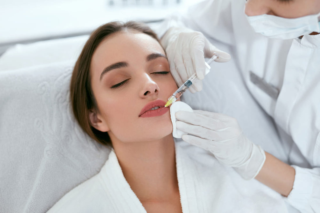 Ghid complet pentru prima injectare cu acid hialuronic în buze: ce trebuie să știi înainte de programare