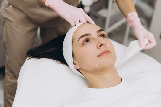 Hialuronidaza: ce este și când este indicată în procedurile estetice