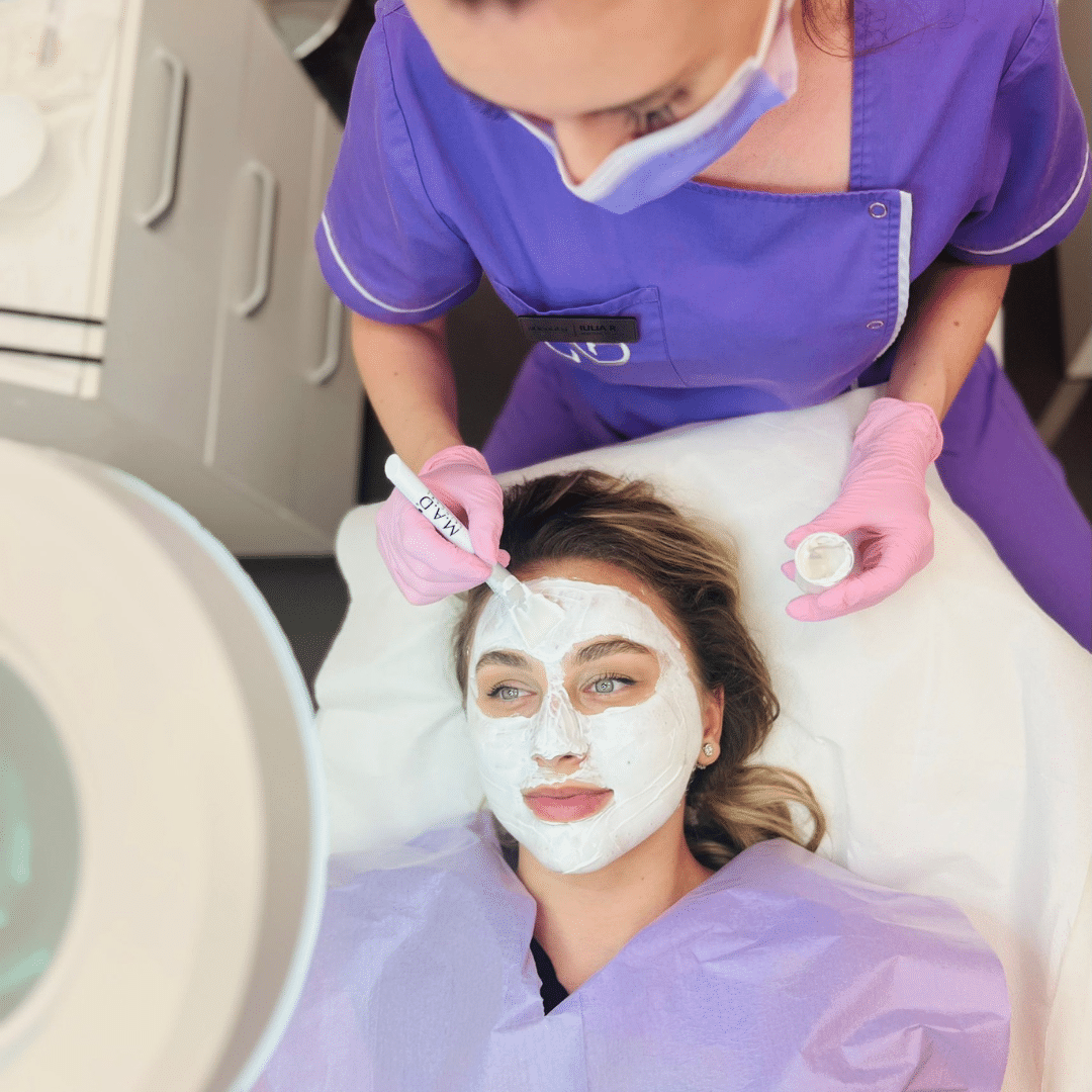 Peeling în cadrul tratamentului Face Mapping la aBeauty Clinique
