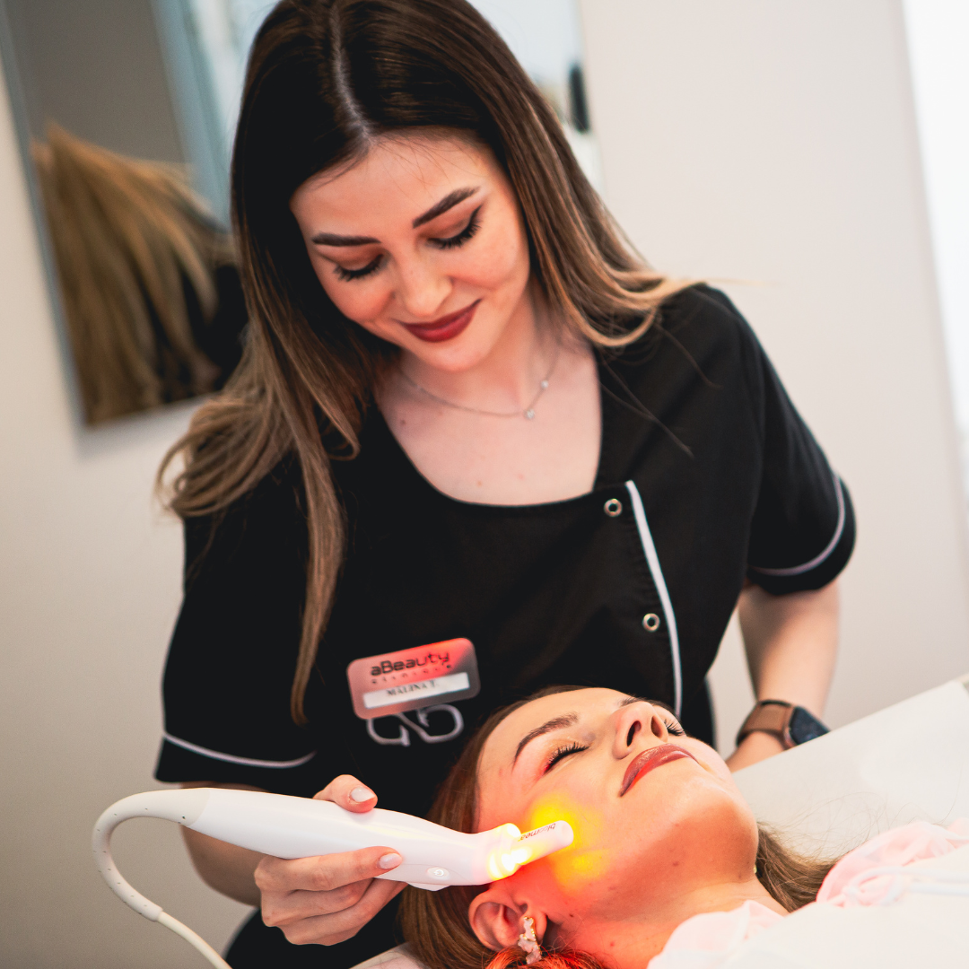 Macroexfoliere și lumină roșie în tratamentul DermoVisage la aBeauty Clinique