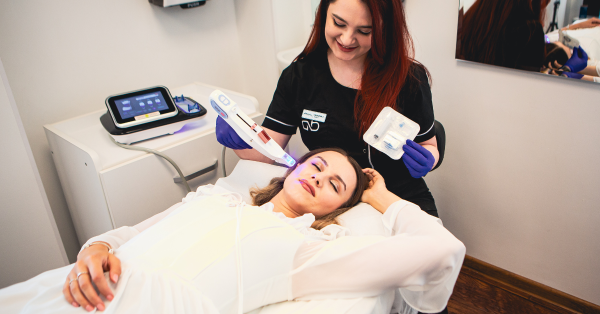 Tratament facial pentru fermitate și luminozitate realizat în clinică