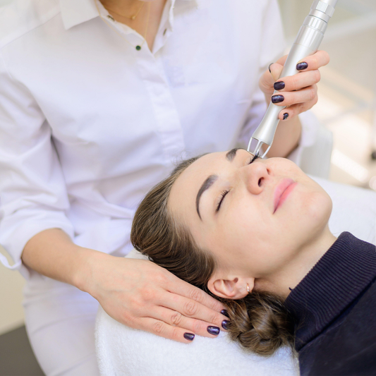 Tratament cu laser CO2 fraționat realizat într-o clinică aBeauty Clinique
