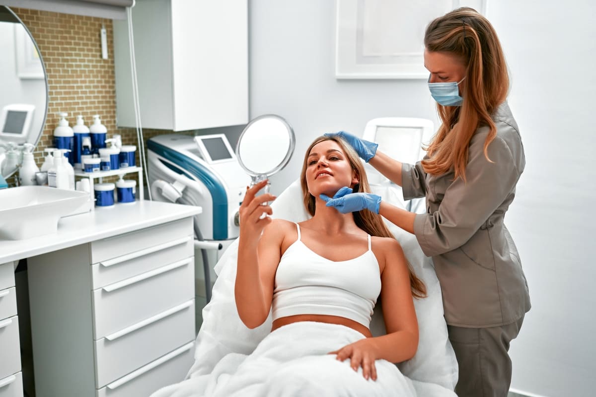 Acid hialuronic comparativ cu toxina pentru riduri